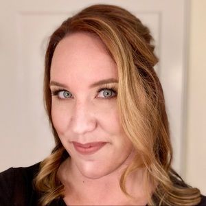 Meet your Posher, Caitlin